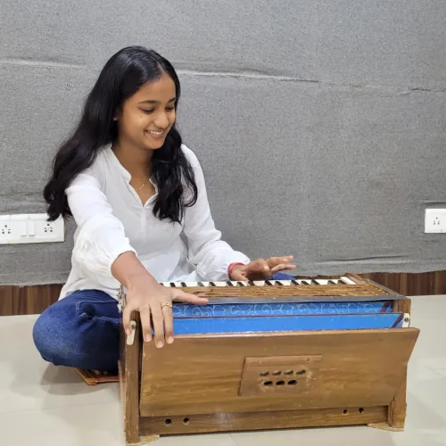 Learn Harmonium in Thane