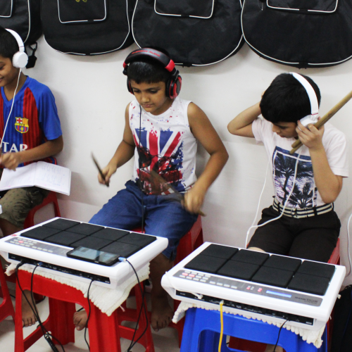 Learn Harmonium in Thane Sangeeta Academy